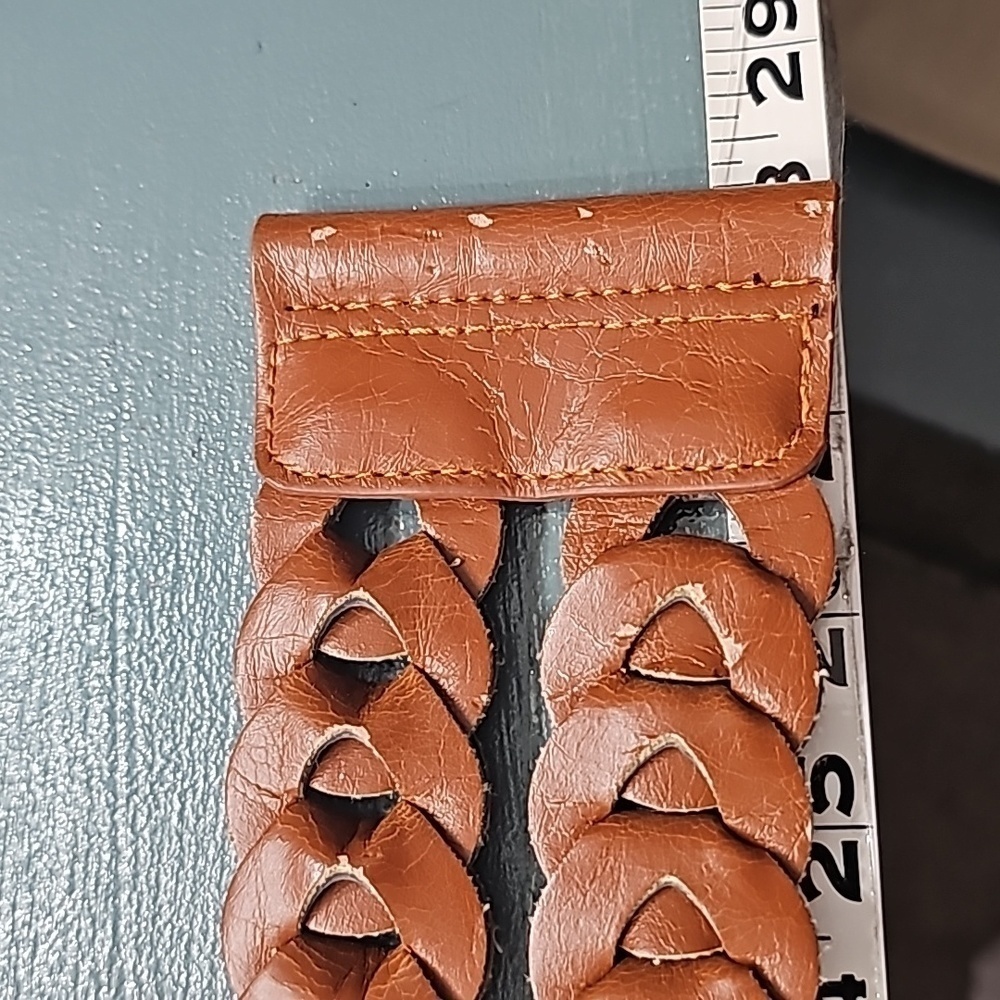 Stretch wide belt. There is some wear but picked it up because it is cut… - Picture 2 of 5